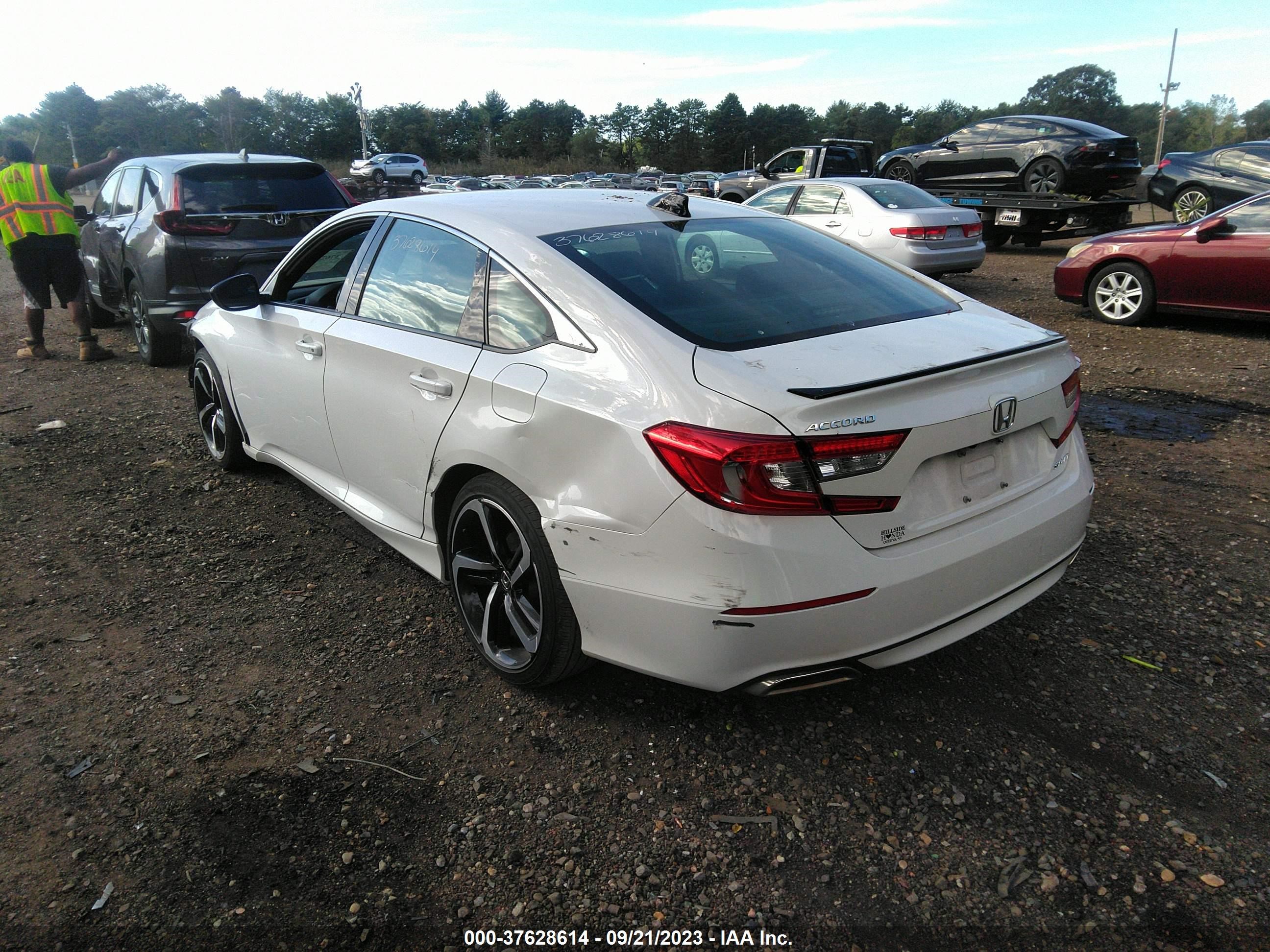 Photo 2 VIN: 1HGCV1F34MA019111 - HONDA ACCORD 