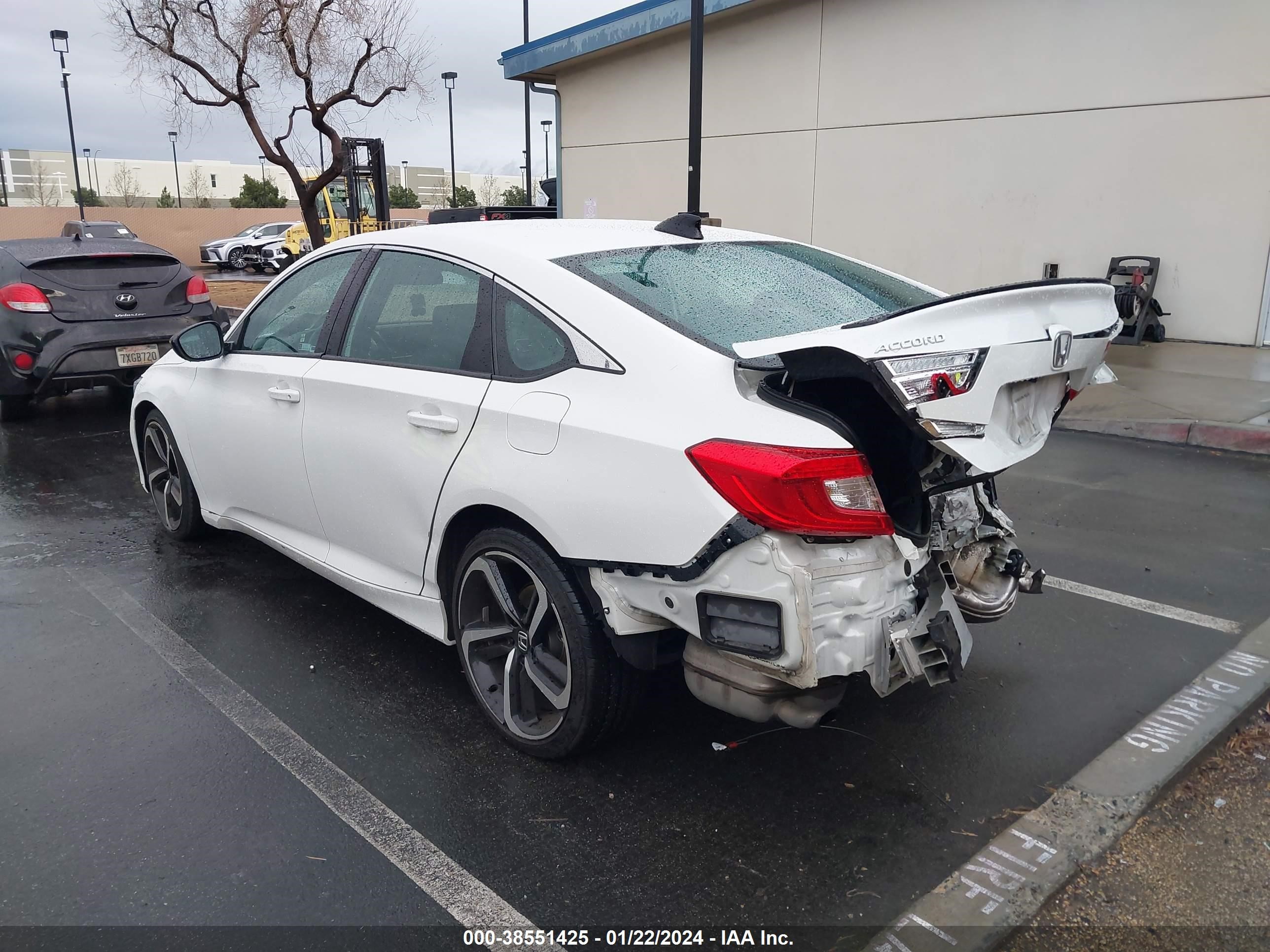 Photo 2 VIN: 1HGCV1F34MA028584 - HONDA ACCORD 