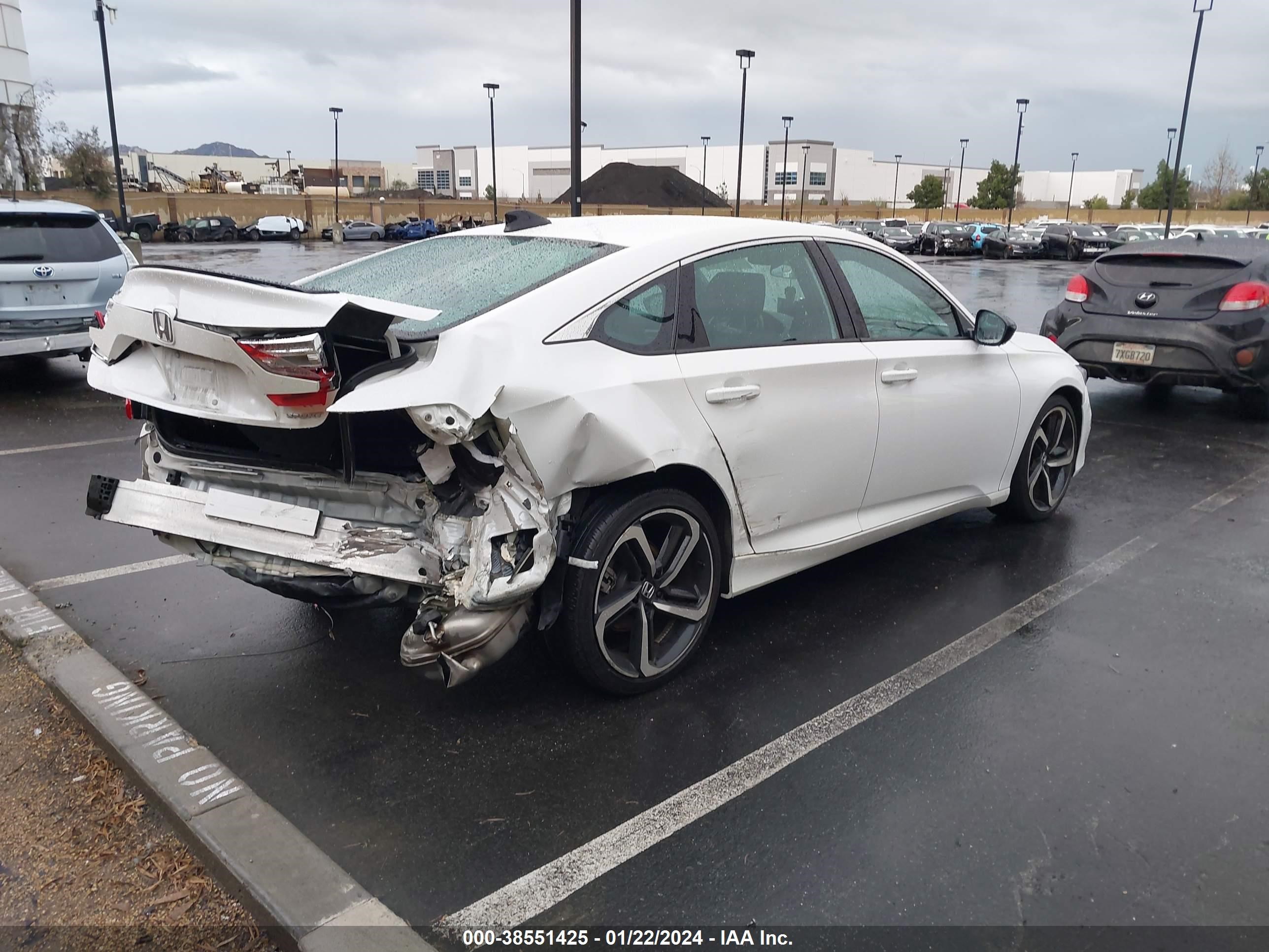 Photo 3 VIN: 1HGCV1F34MA028584 - HONDA ACCORD 