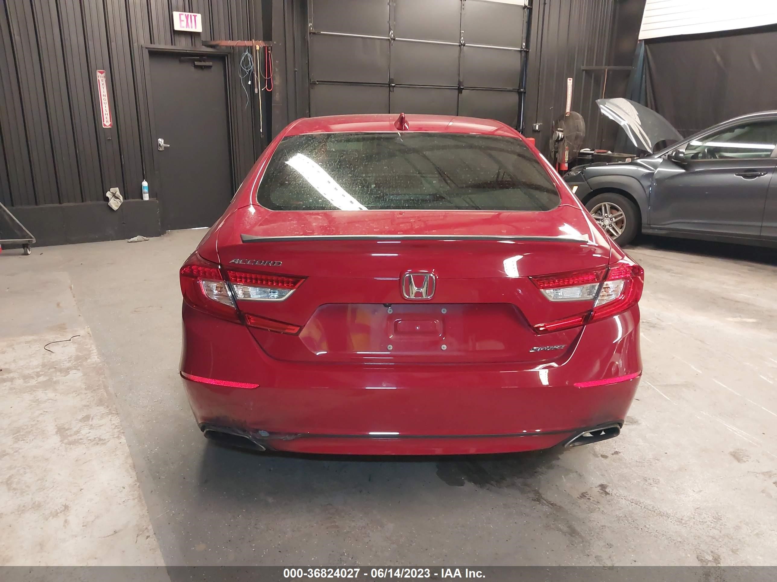 Photo 15 VIN: 1HGCV1F35JA001051 - HONDA ACCORD 