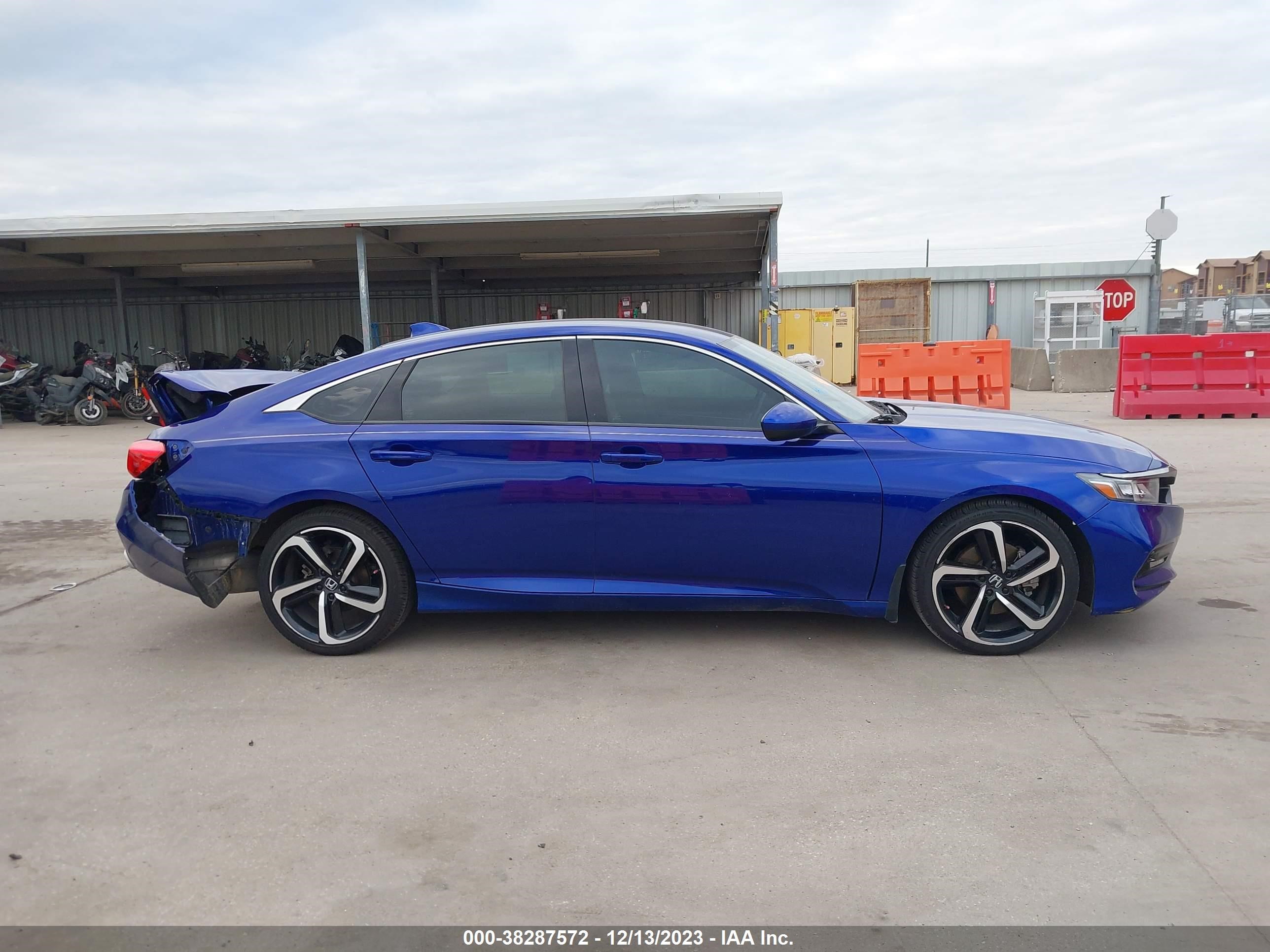 Photo 12 VIN: 1HGCV1F35JA253995 - HONDA ACCORD 