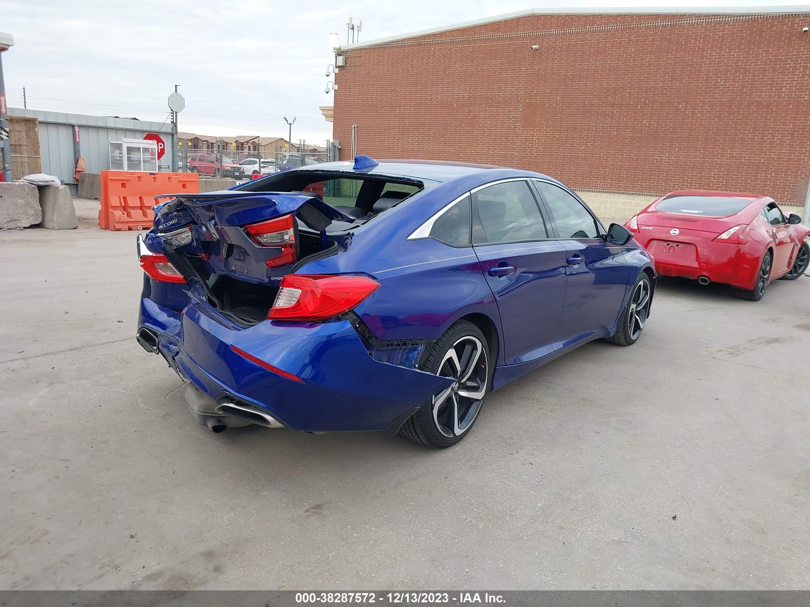 Photo 3 VIN: 1HGCV1F35JA253995 - HONDA ACCORD 