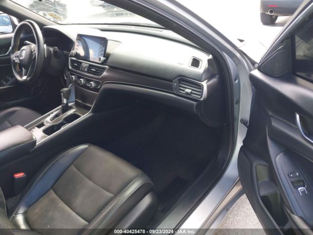 Photo 4 VIN: 1HGCV1F36JA152464 - HONDA ACCORD 