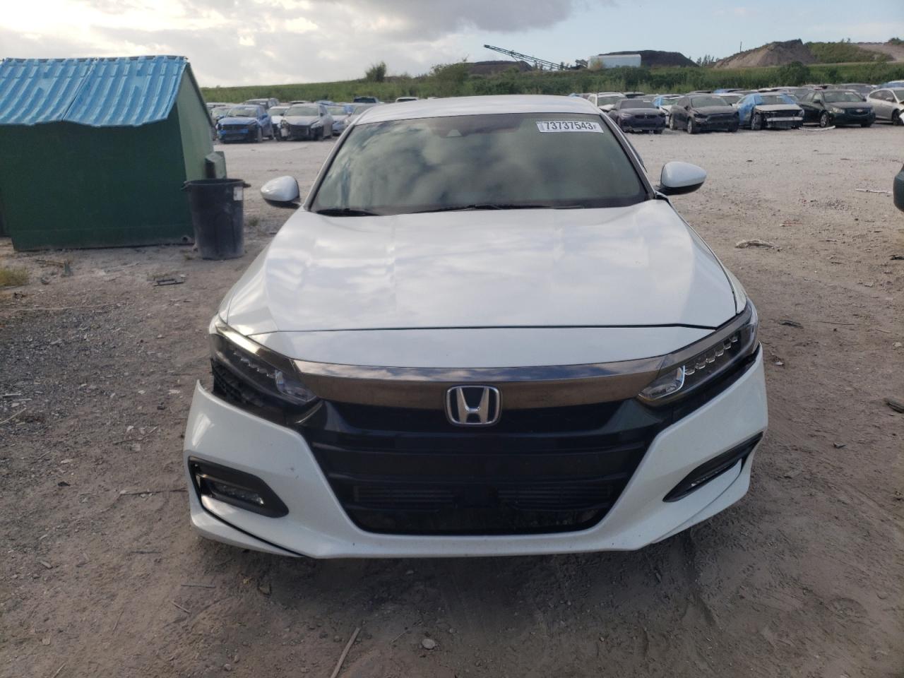 Photo 4 VIN: 1HGCV1F36JA160368 - HONDA ACCORD 