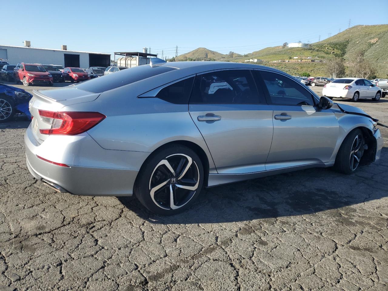 Photo 2 VIN: 1HGCV1F36JA208550 - HONDA ACCORD 