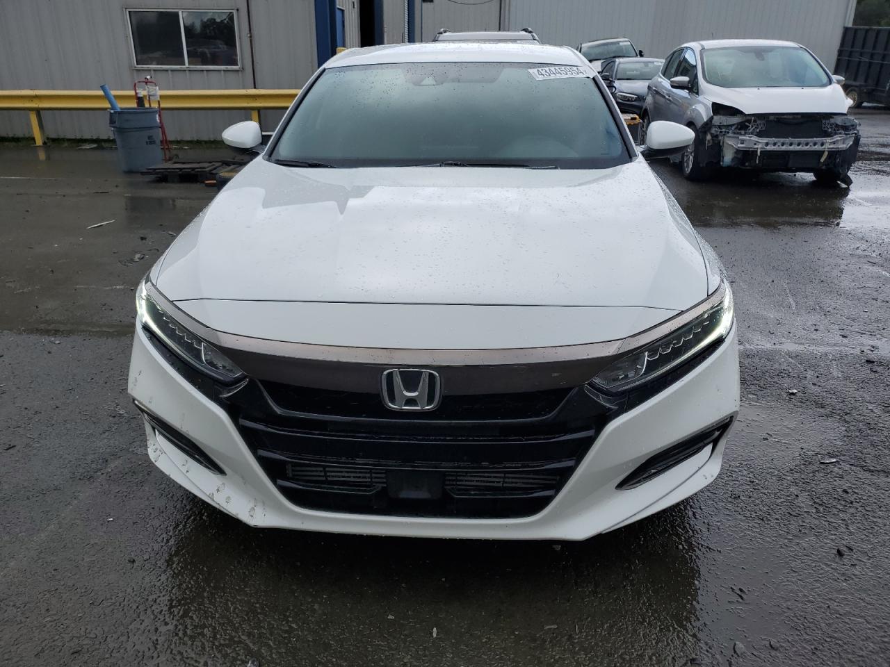 Photo 4 VIN: 1HGCV1F36JA227146 - HONDA ACCORD 