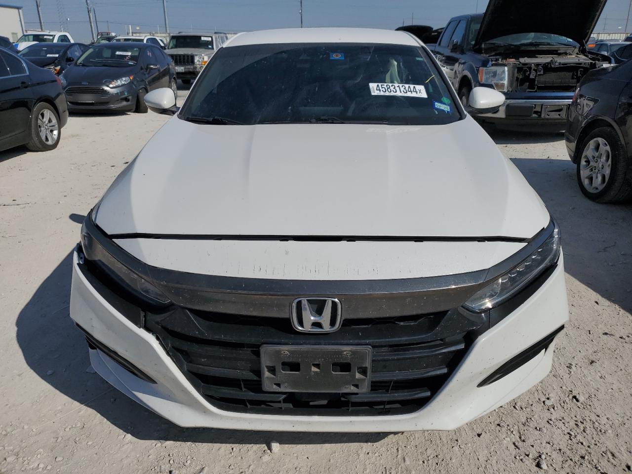 Photo 4 VIN: 1HGCV1F36KA046940 - HONDA ACCORD 