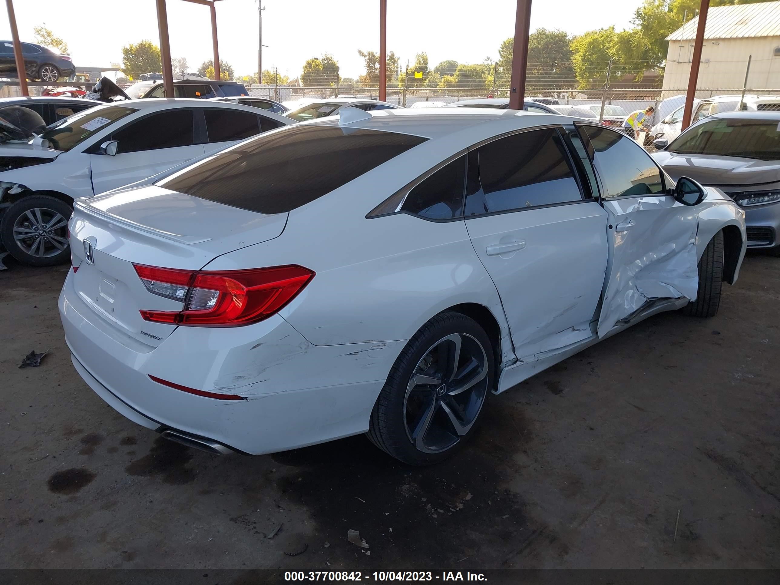 Photo 3 VIN: 1HGCV1F36LA061570 - HONDA ACCORD 