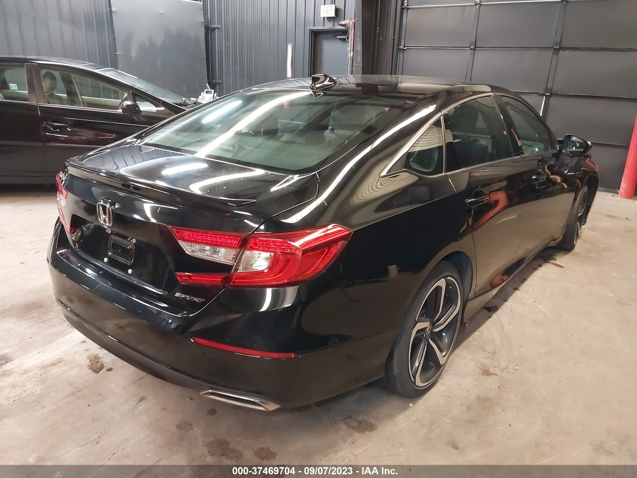 Photo 3 VIN: 1HGCV1F36LA154329 - HONDA ACCORD 