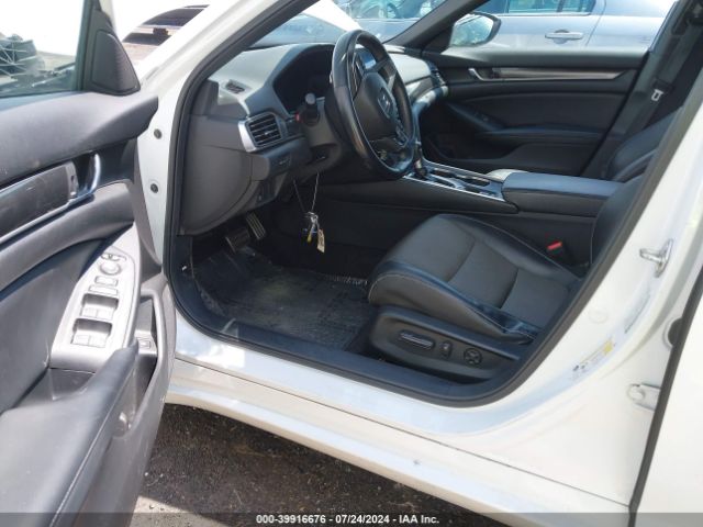 Photo 4 VIN: 1HGCV1F37JA184632 - HONDA ACCORD 