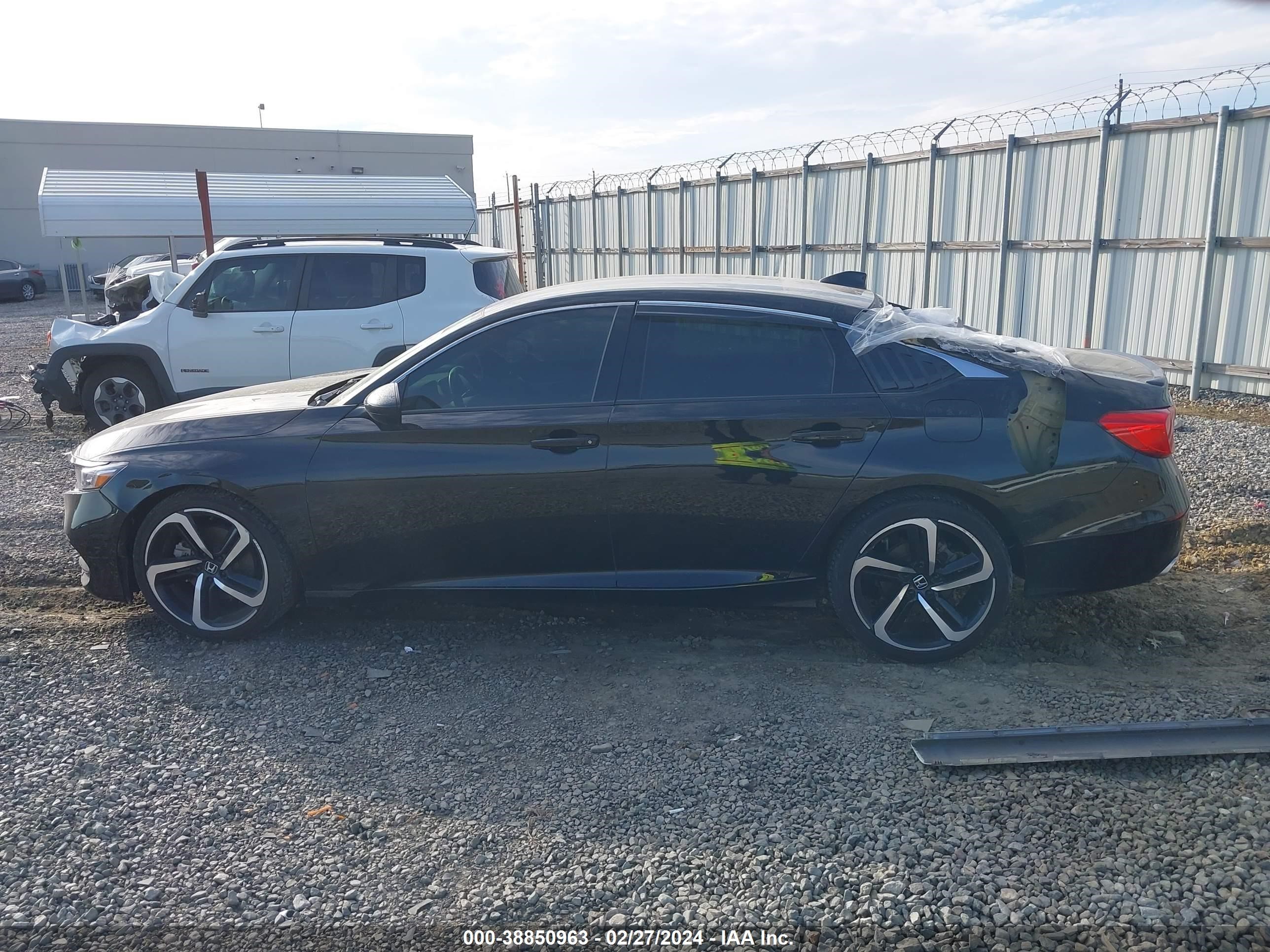 Photo 13 VIN: 1HGCV1F37JA243971 - HONDA ACCORD 