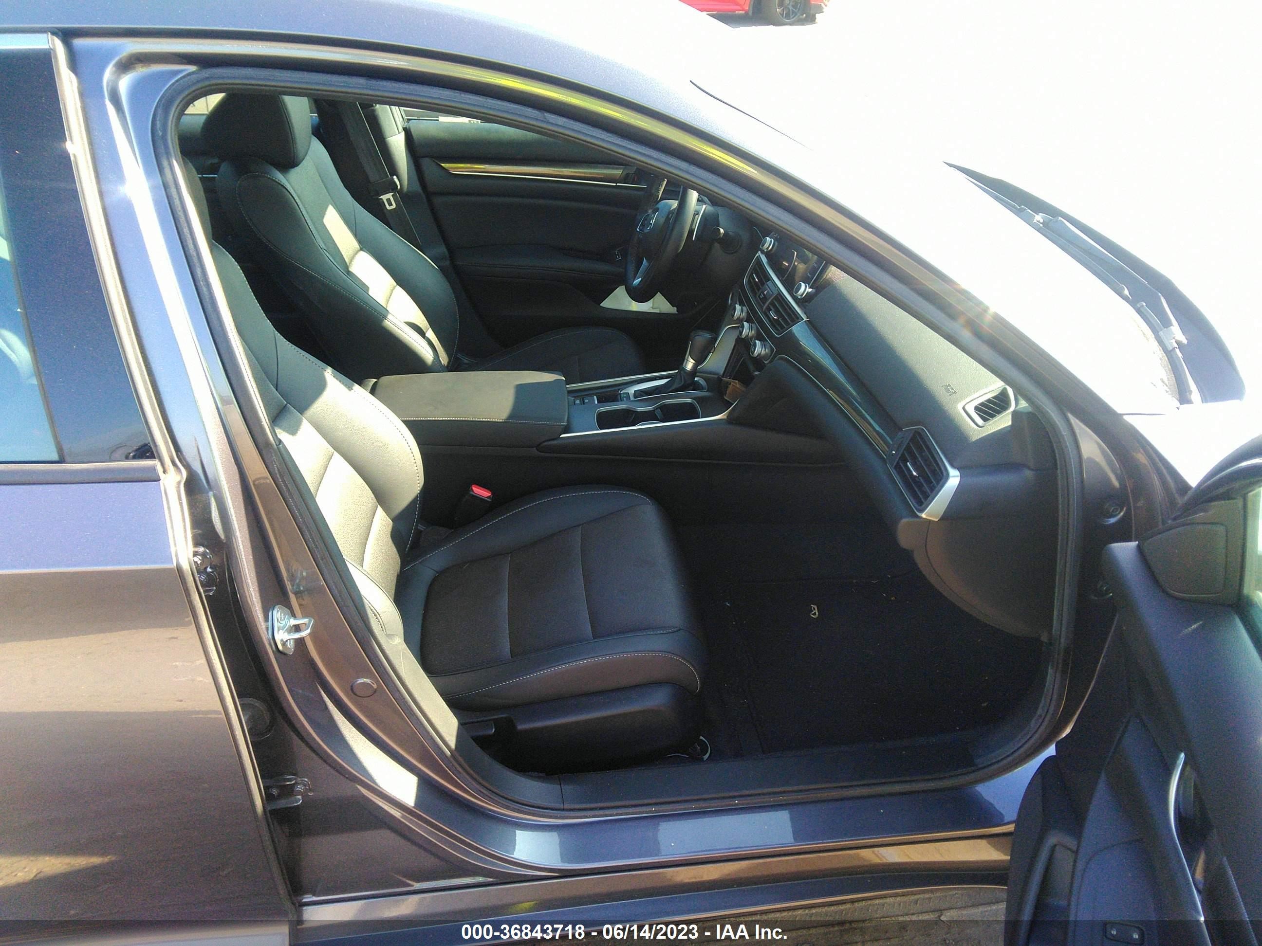 Photo 4 VIN: 1HGCV1F37LA148765 - HONDA ACCORD 