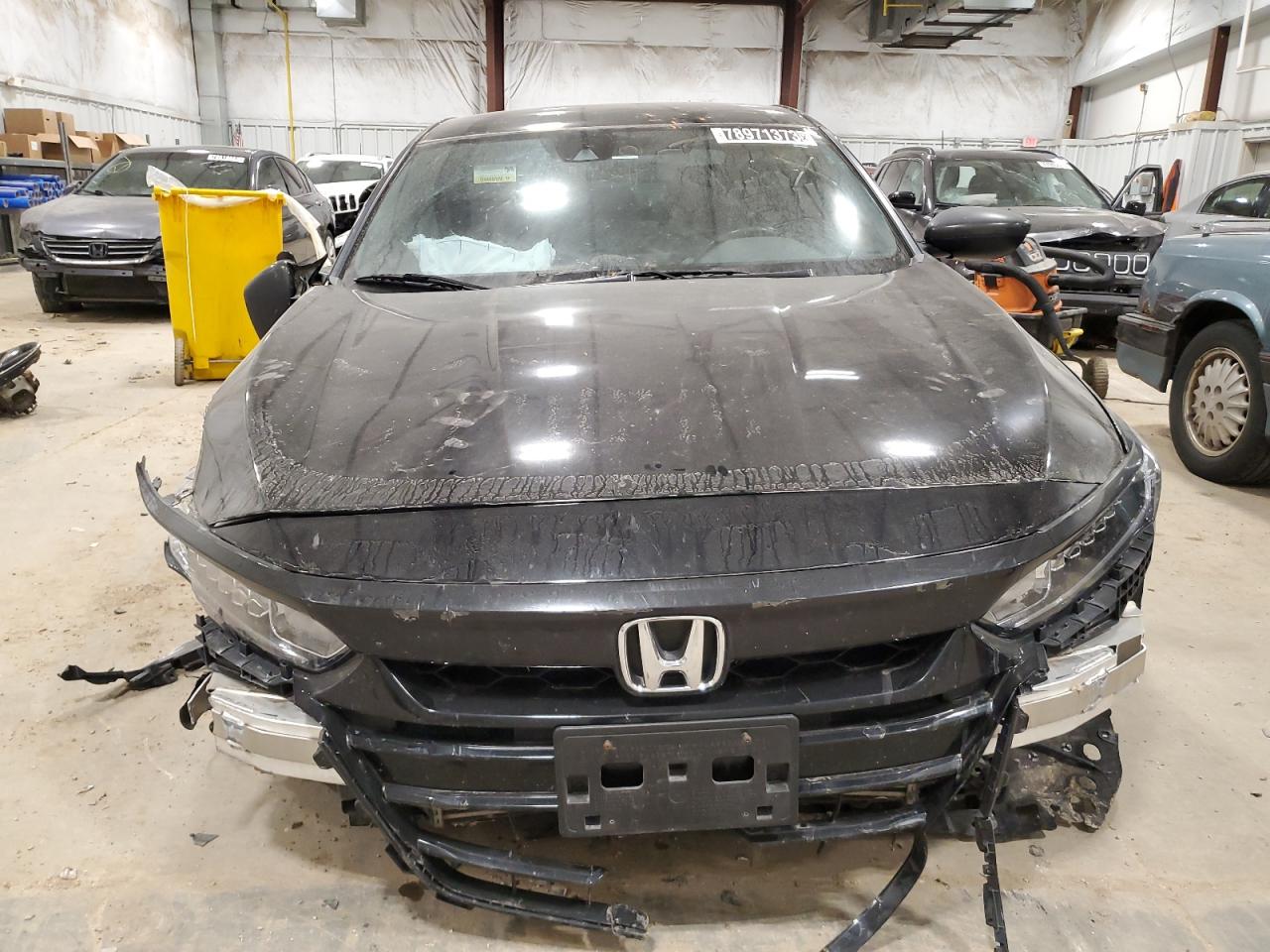 Photo 4 VIN: 1HGCV1F38JA034903 - HONDA ACCORD 