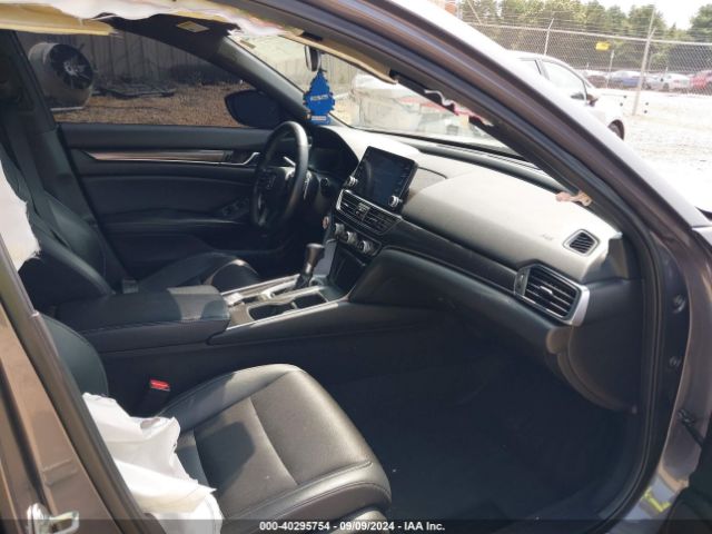 Photo 4 VIN: 1HGCV1F3XJA021800 - HONDA ACCORD 