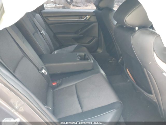 Photo 7 VIN: 1HGCV1F3XJA021800 - HONDA ACCORD 