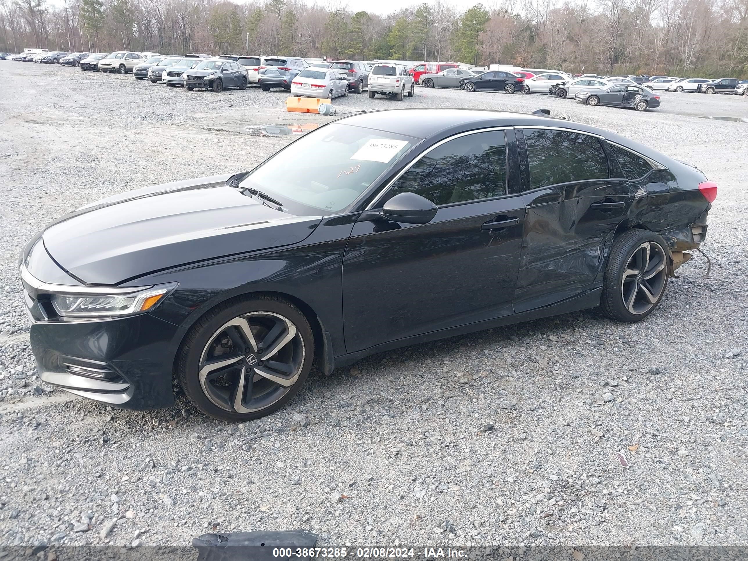 Photo 1 VIN: 1HGCV1F3XJA032988 - HONDA ACCORD 