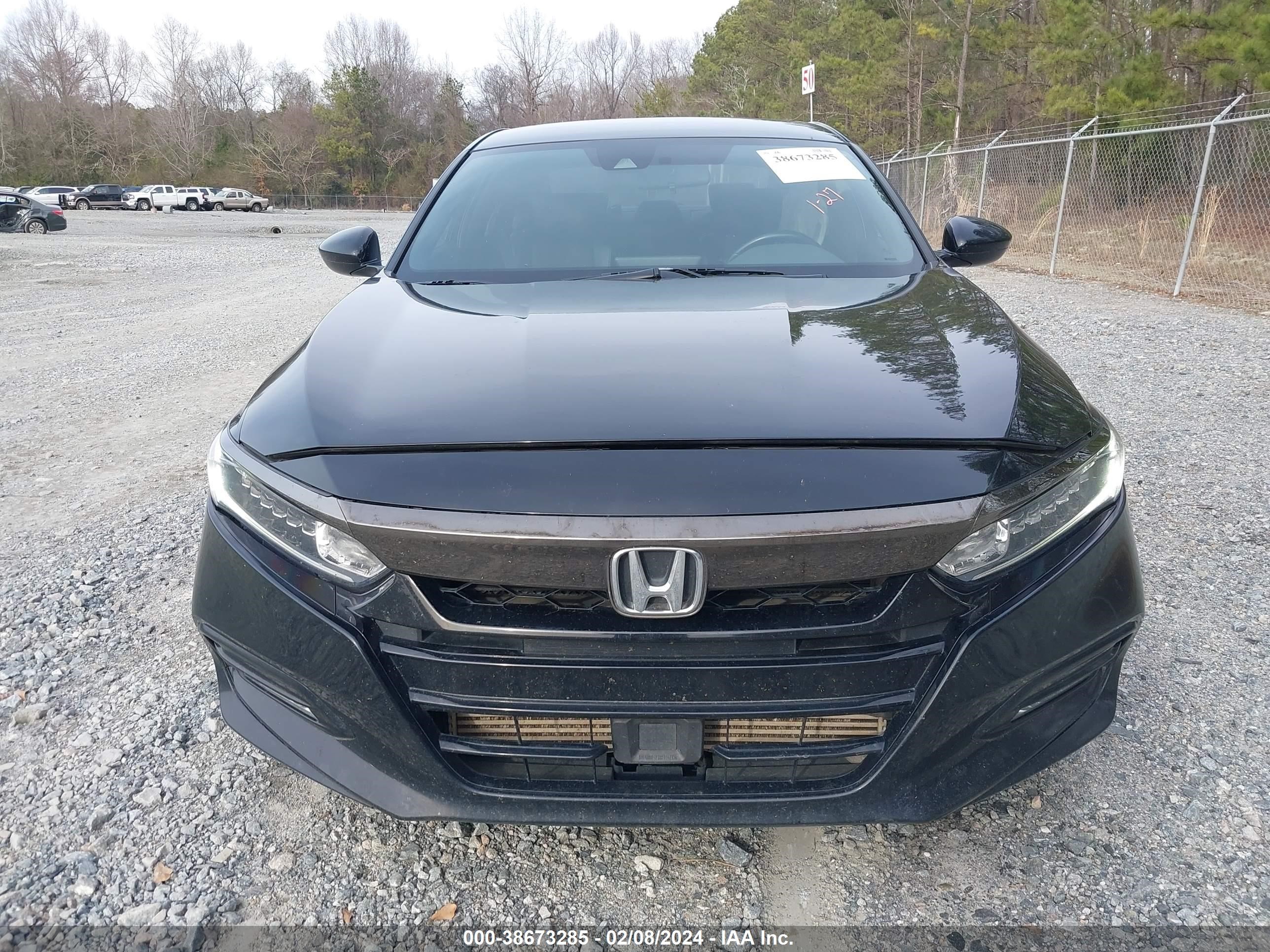 Photo 11 VIN: 1HGCV1F3XJA032988 - HONDA ACCORD 