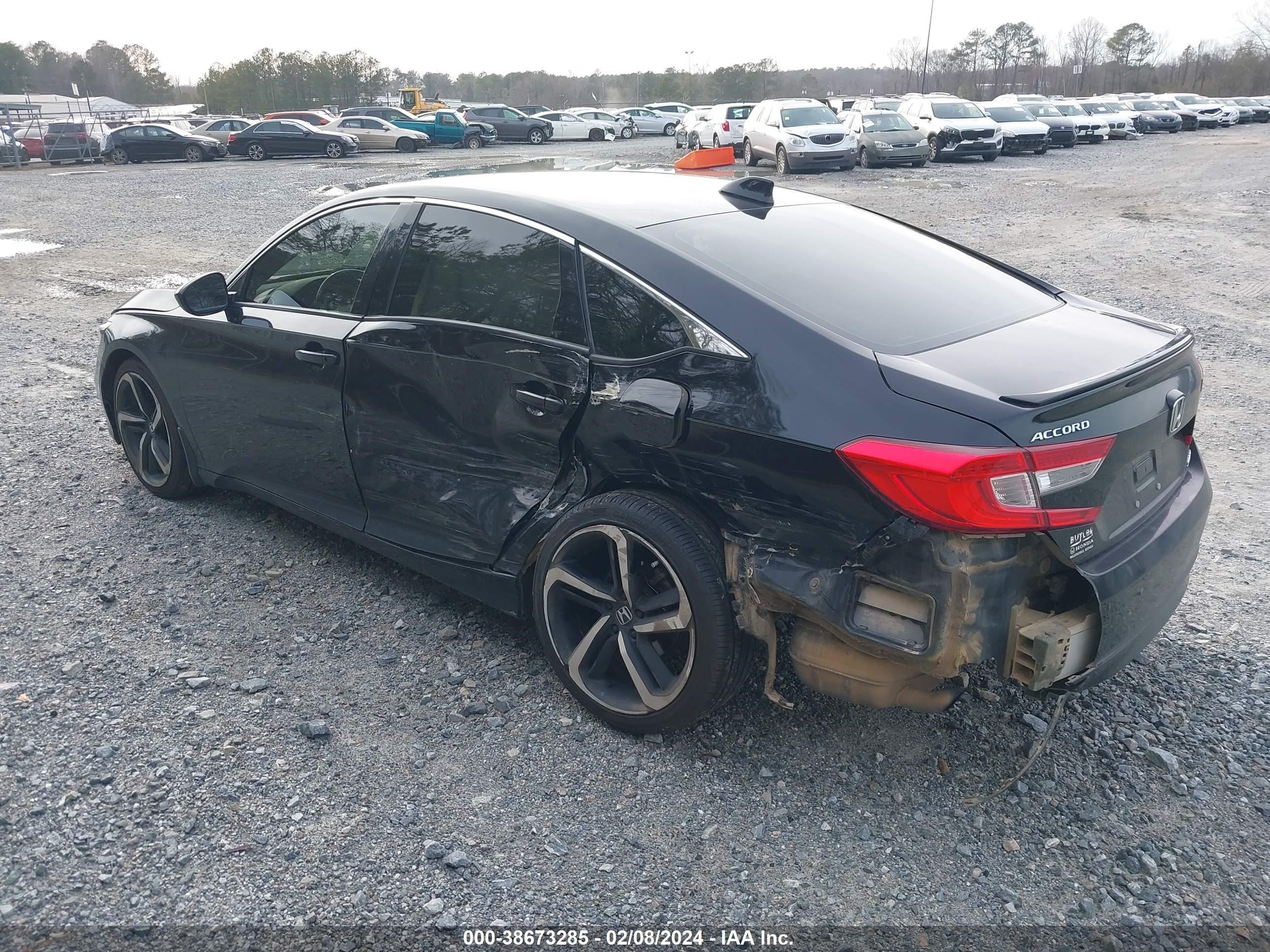 Photo 2 VIN: 1HGCV1F3XJA032988 - HONDA ACCORD 