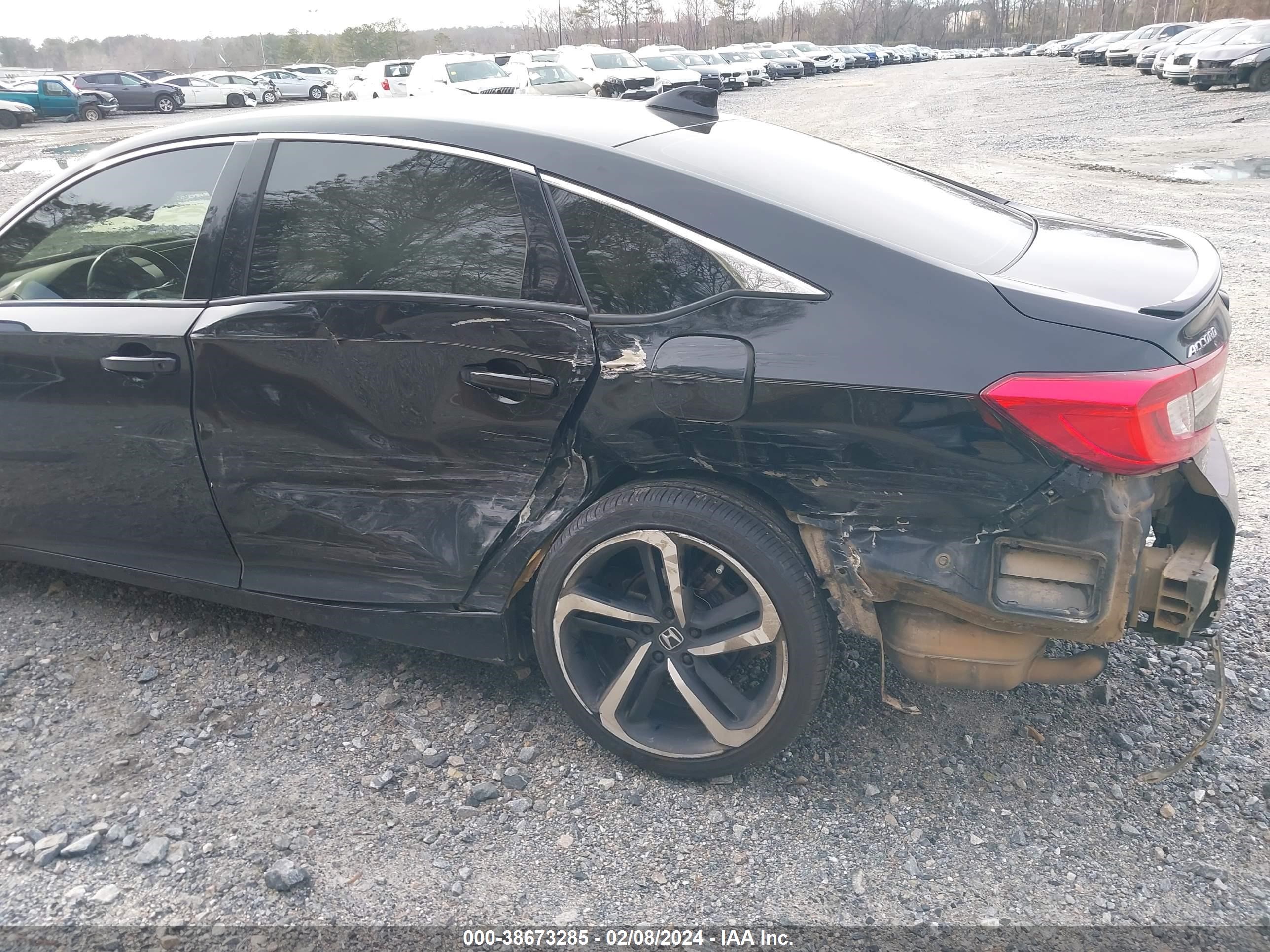 Photo 5 VIN: 1HGCV1F3XJA032988 - HONDA ACCORD 