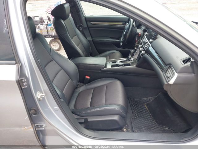 Photo 4 VIN: 1HGCV1F3XJA122805 - HONDA ACCORD 