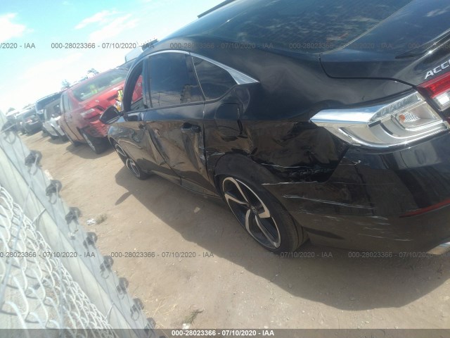 Photo 5 VIN: 1HGCV1F3XJA181630 - HONDA ACCORD 