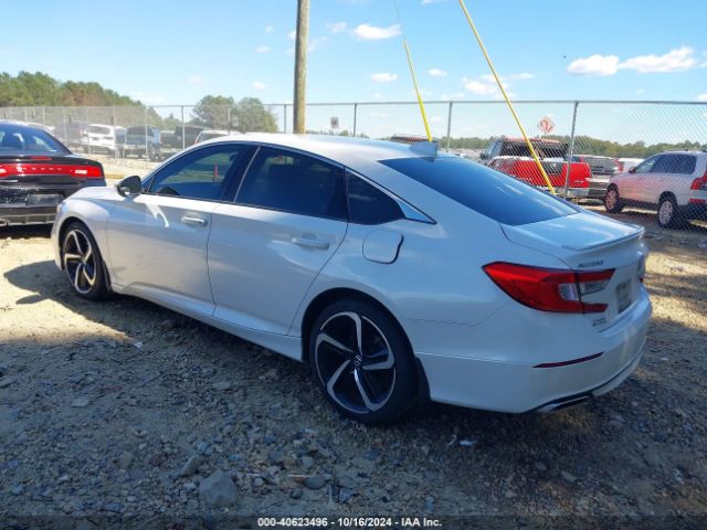 Photo 2 VIN: 1HGCV1F3XJA188447 - HONDA ACCORD 