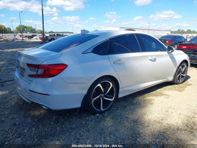 Photo 3 VIN: 1HGCV1F3XJA188447 - HONDA ACCORD 