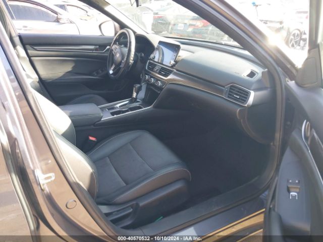 Photo 4 VIN: 1HGCV1F3XJA229465 - HONDA ACCORD 