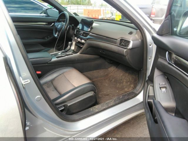 Photo 4 VIN: 1HGCV1F3XJA239882 - HONDA ACCORD SEDAN 