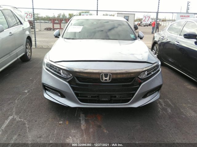 Photo 5 VIN: 1HGCV1F3XJA239882 - HONDA ACCORD SEDAN 