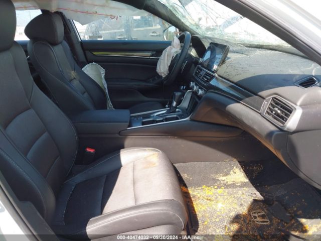 Photo 4 VIN: 1HGCV1F3XKA076815 - HONDA ACCORD 