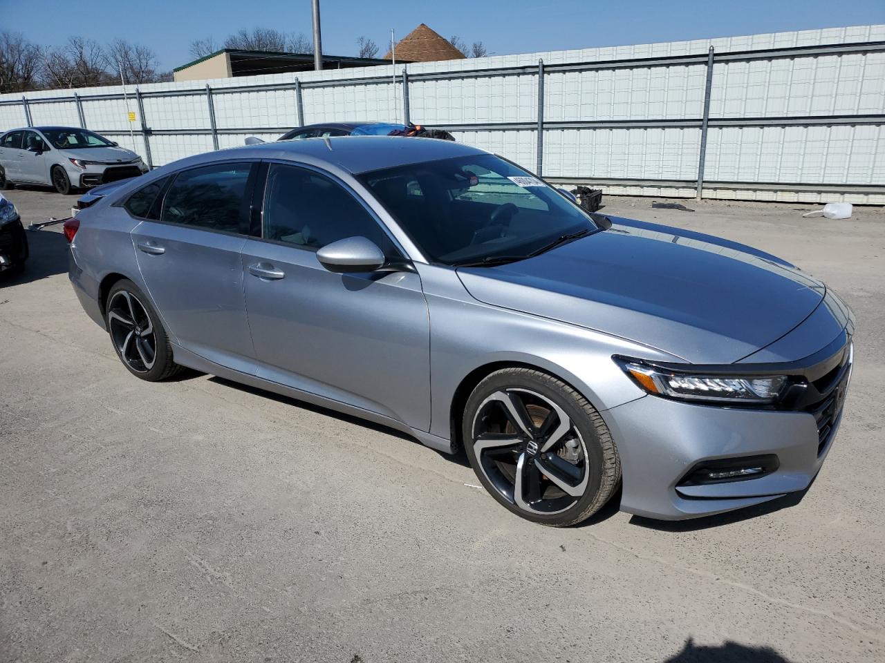 Photo 3 VIN: 1HGCV1F3XKA153666 - HONDA ACCORD 