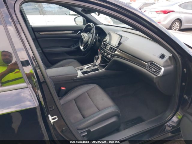 Photo 4 VIN: 1HGCV1F3XKA158804 - HONDA ACCORD 