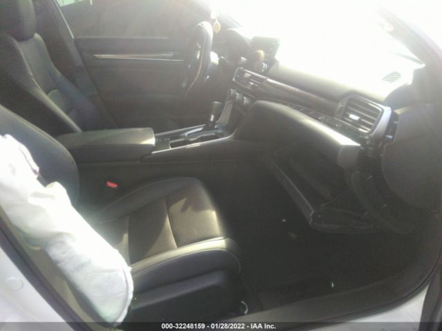 Photo 4 VIN: 1HGCV1F3XLA031715 - HONDA ACCORD SEDAN 