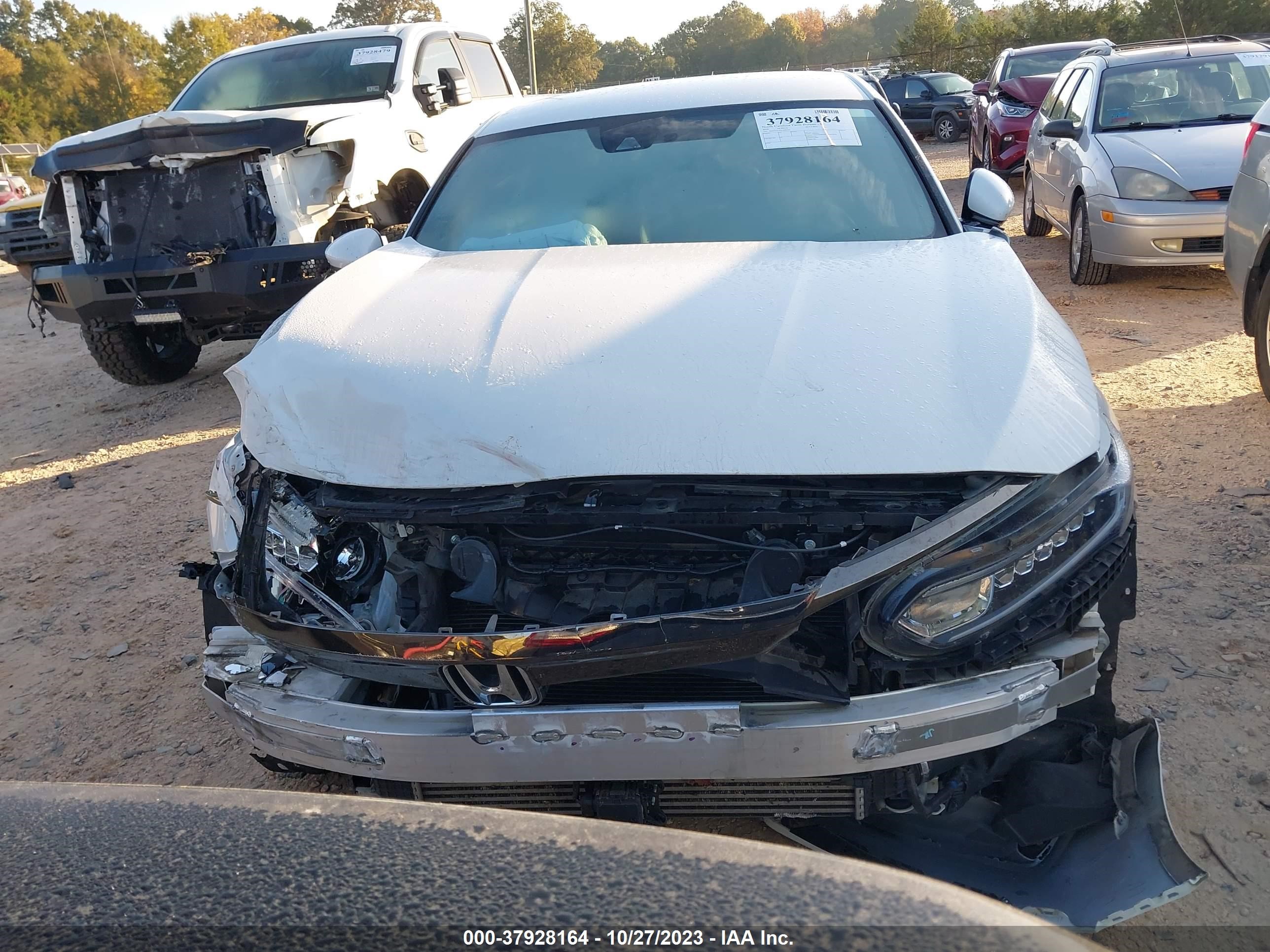 Photo 11 VIN: 1HGCV1F3XLA056713 - HONDA ACCORD 