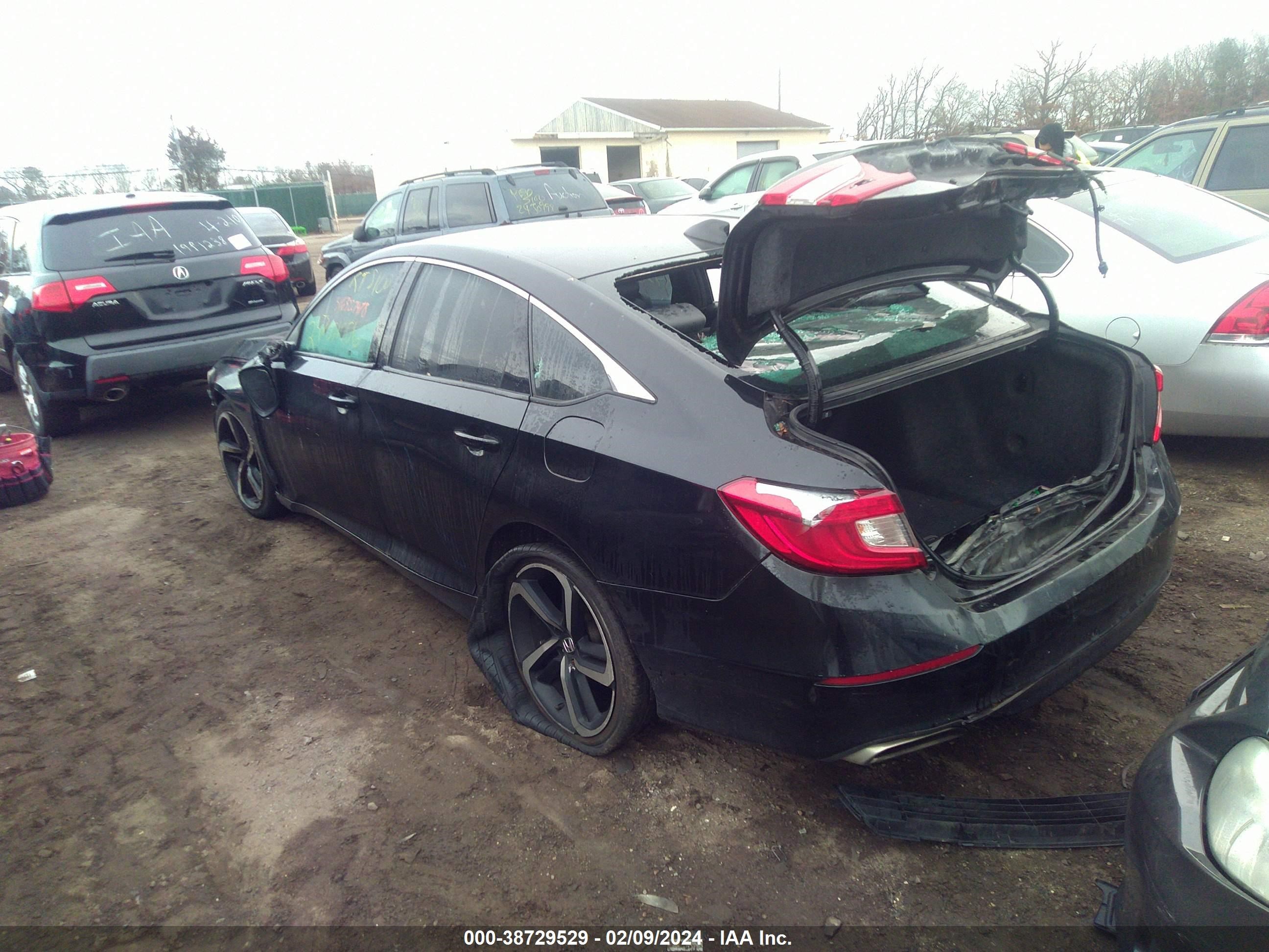 Photo 2 VIN: 1HGCV1F3XLA069705 - HONDA ACCORD 