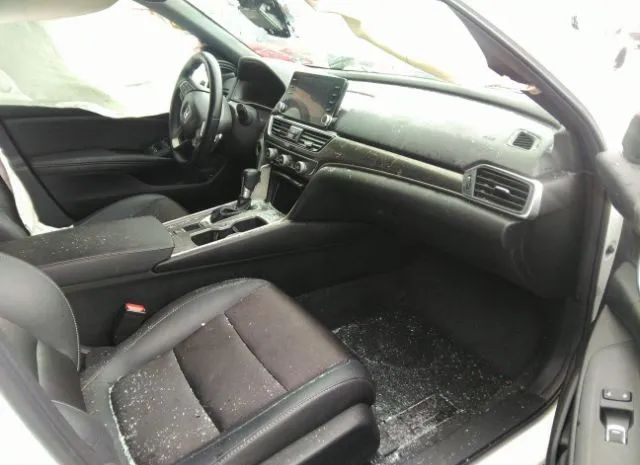 Photo 4 VIN: 1HGCV1F3XLA073995 - HONDA ACCORD 