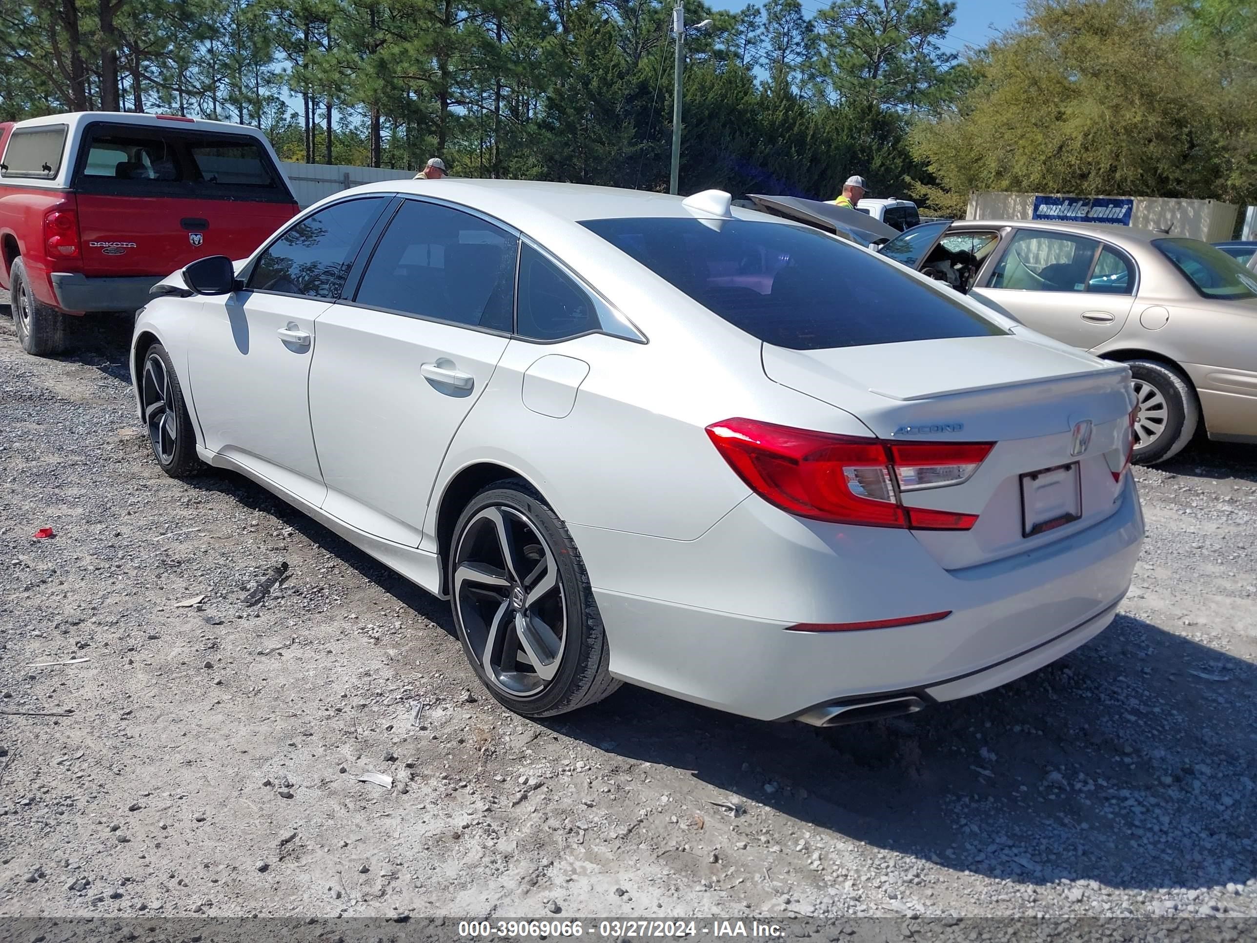 Photo 2 VIN: 1HGCV1F3XLA112262 - HONDA ACCORD 