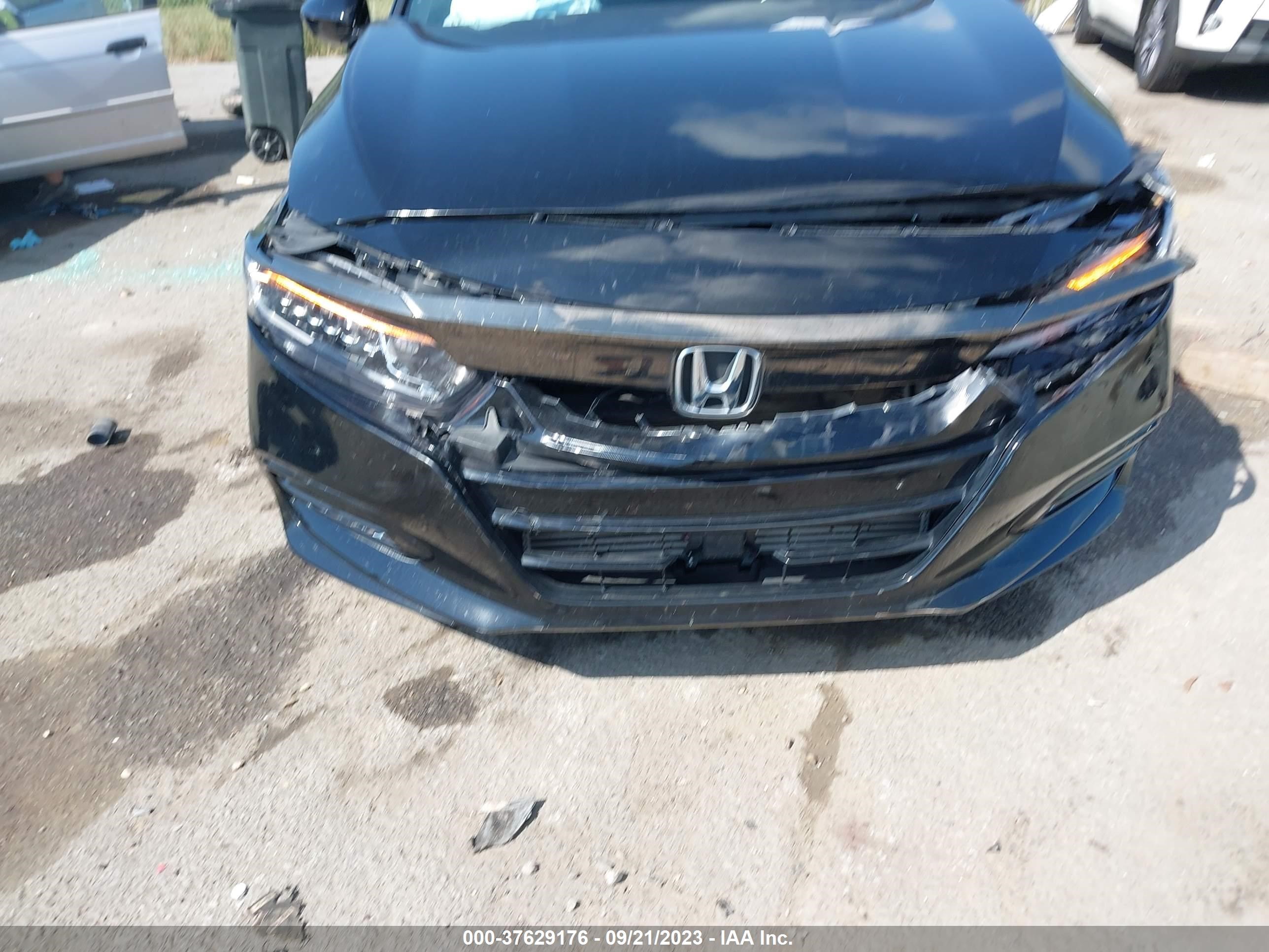 Photo 5 VIN: 1HGCV1F3XLA137825 - HONDA ACCORD 