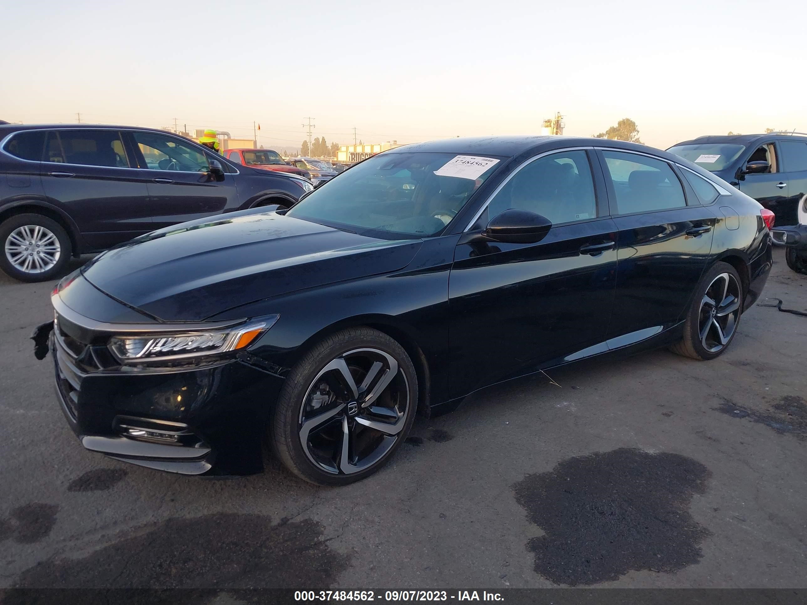 Photo 1 VIN: 1HGCV1F3XLA155712 - HONDA ACCORD 