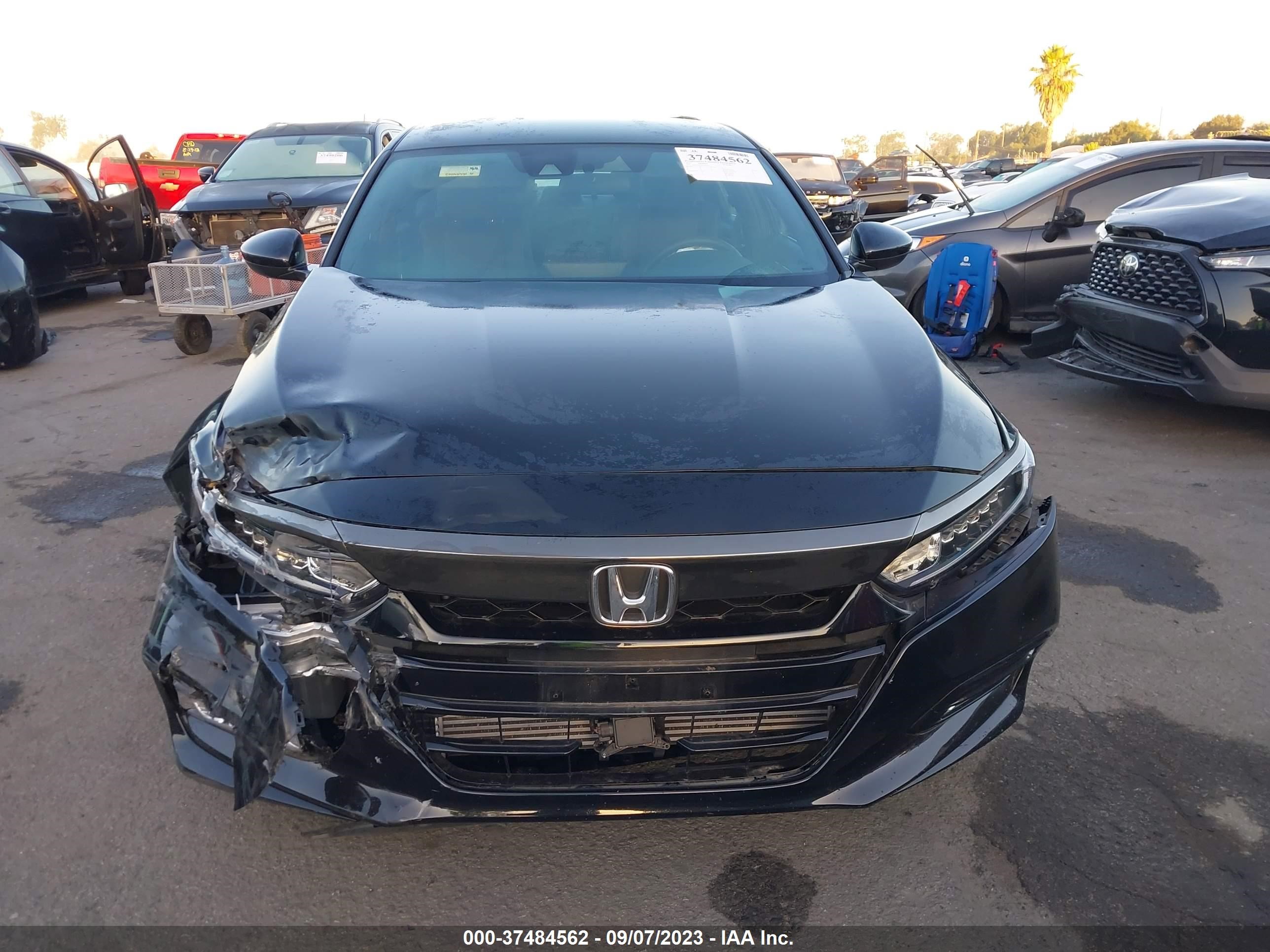 Photo 11 VIN: 1HGCV1F3XLA155712 - HONDA ACCORD 