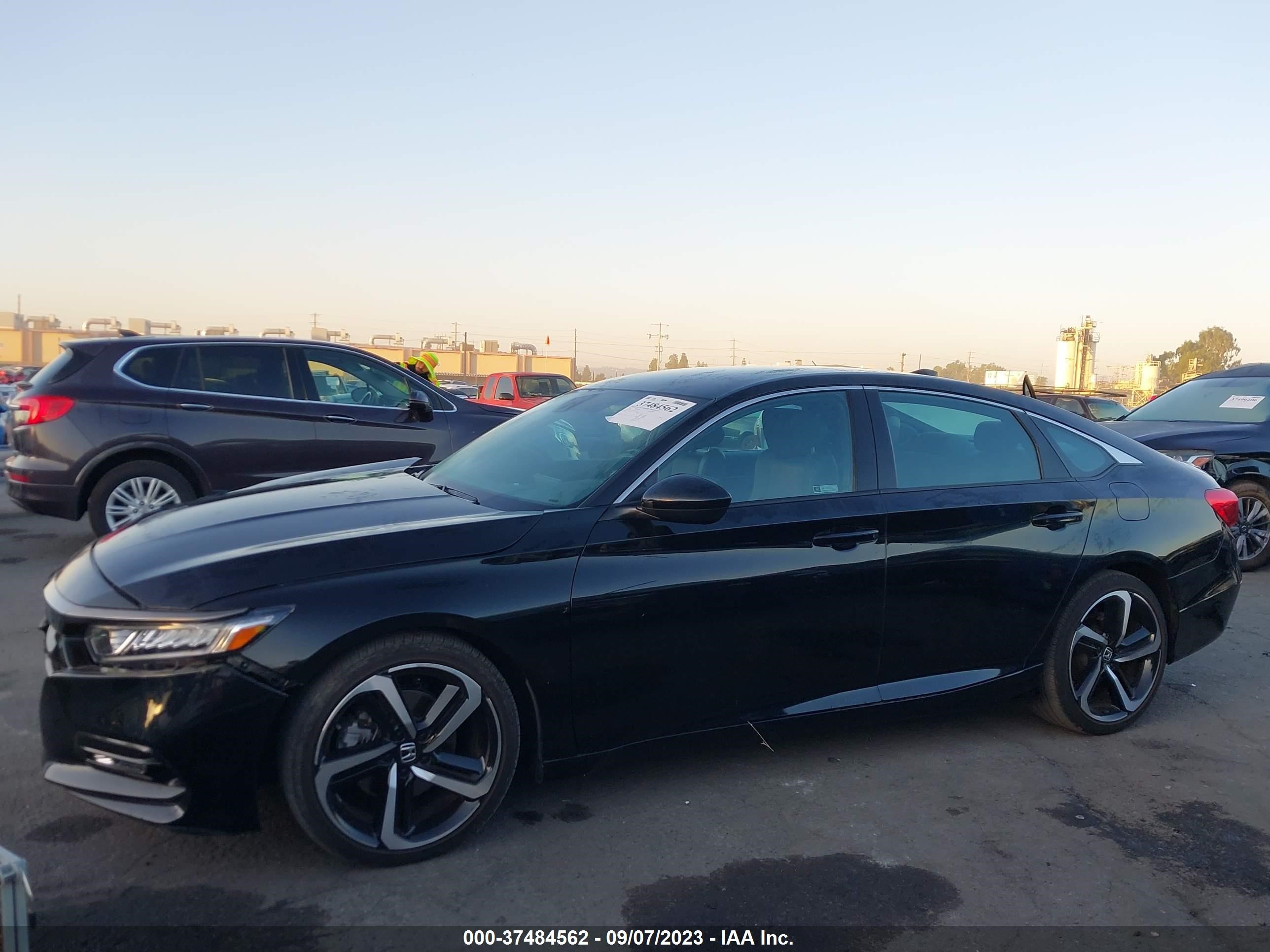 Photo 13 VIN: 1HGCV1F3XLA155712 - HONDA ACCORD 