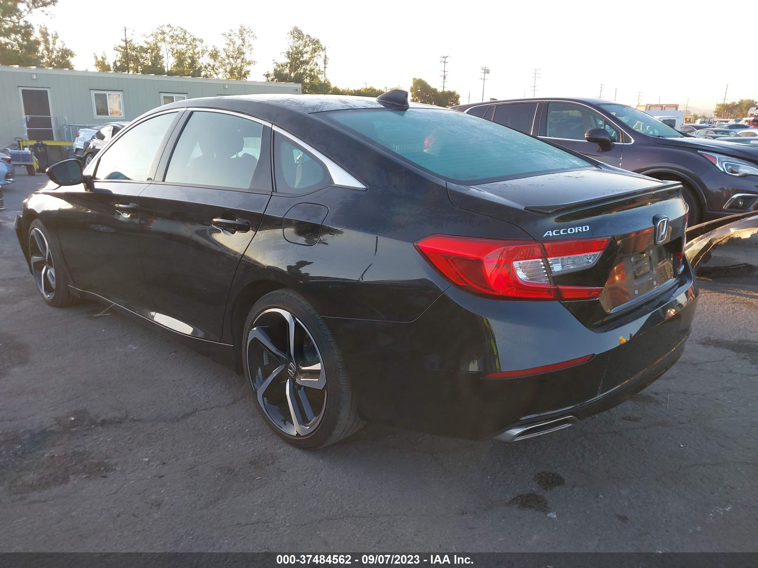 Photo 2 VIN: 1HGCV1F3XLA155712 - HONDA ACCORD 