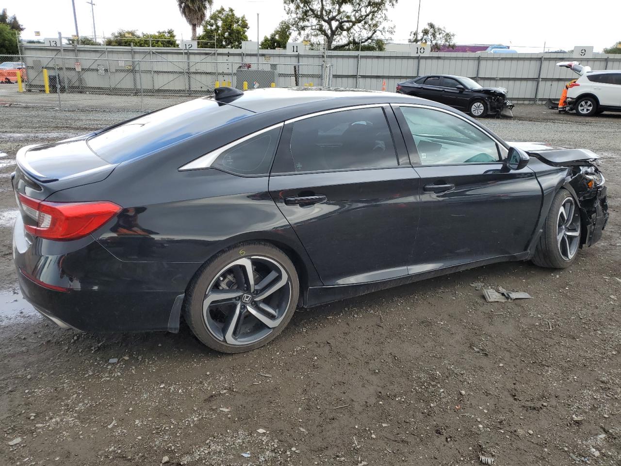 Photo 2 VIN: 1HGCV1F3XMA040612 - HONDA ACCORD 