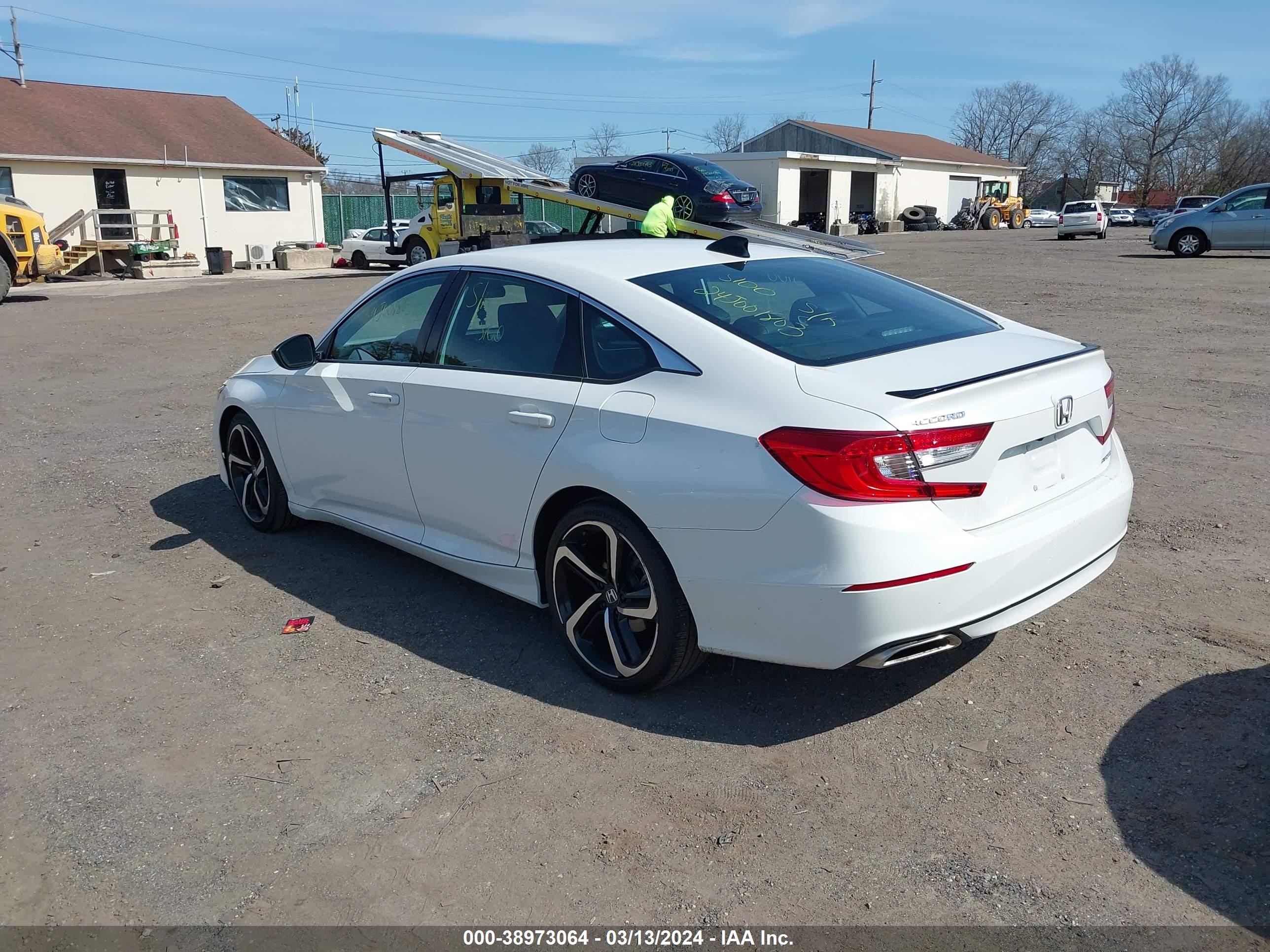 Photo 2 VIN: 1HGCV1F3XNA090198 - HONDA ACCORD 