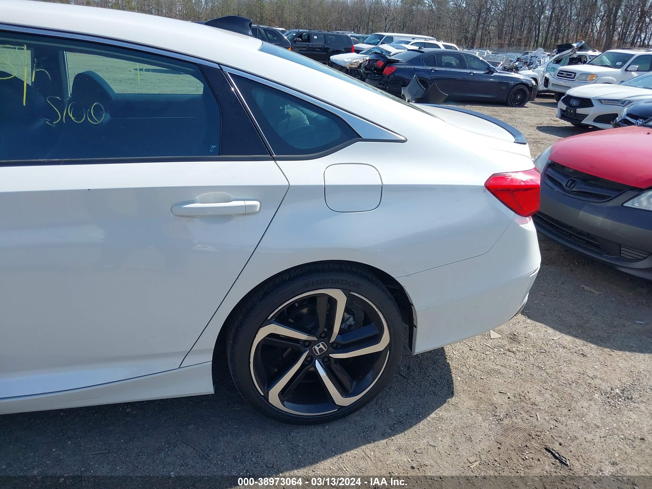 Photo 5 VIN: 1HGCV1F3XNA090198 - HONDA ACCORD 