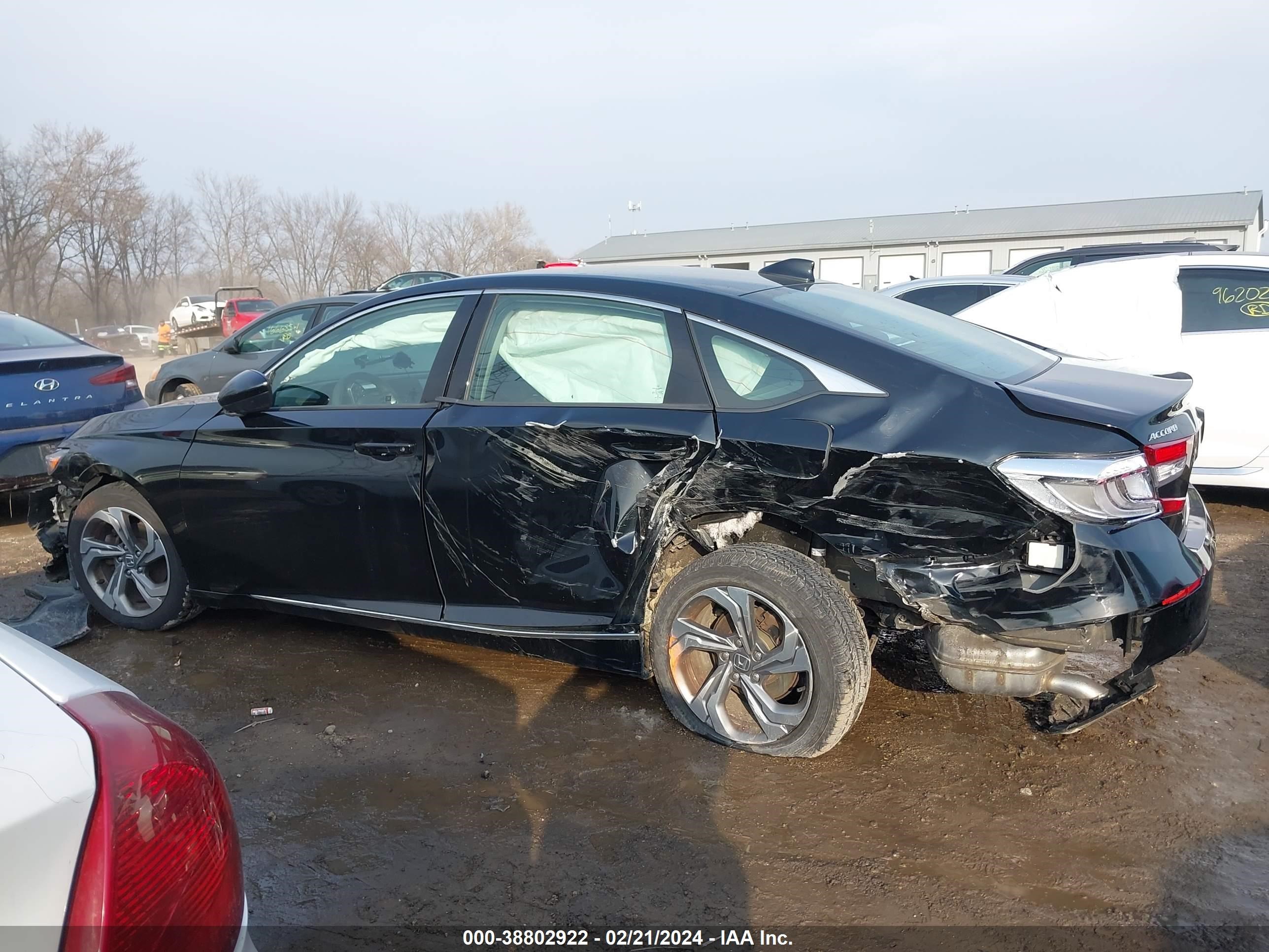 Photo 13 VIN: 1HGCV1F40JA037965 - HONDA ACCORD 