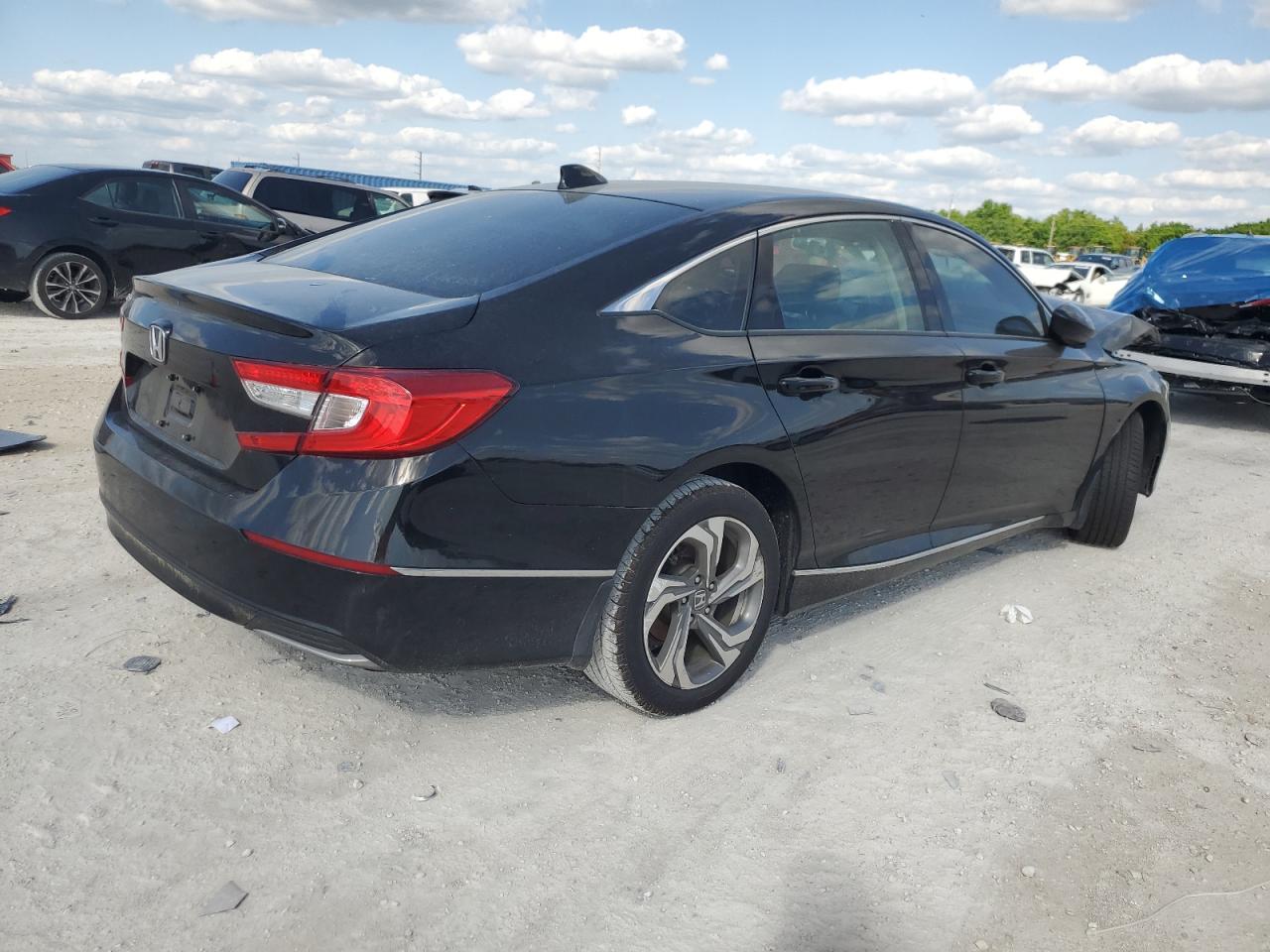 Photo 2 VIN: 1HGCV1F40KA121723 - HONDA ACCORD 