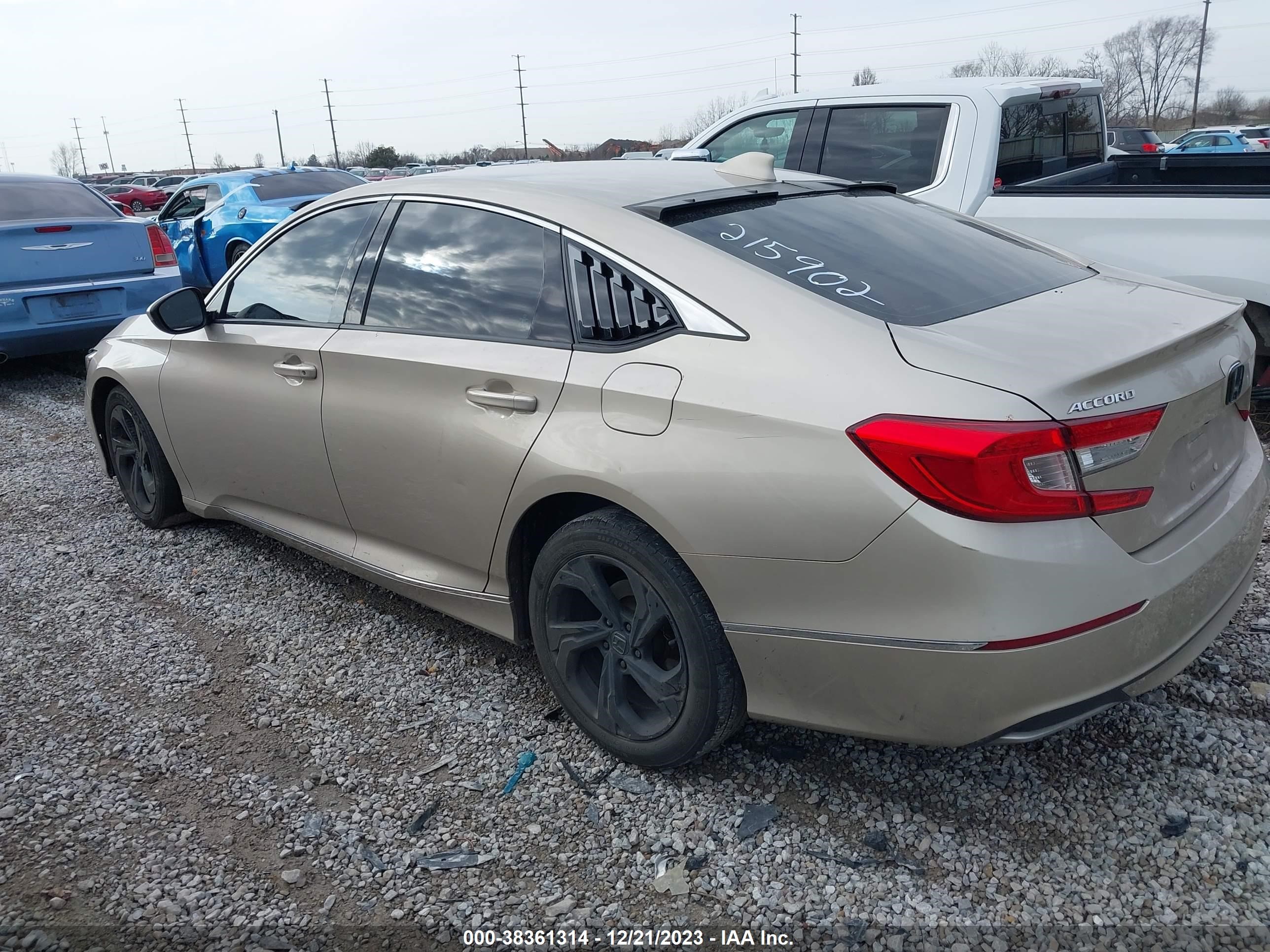 Photo 2 VIN: 1HGCV1F41JA215902 - HONDA ACCORD 