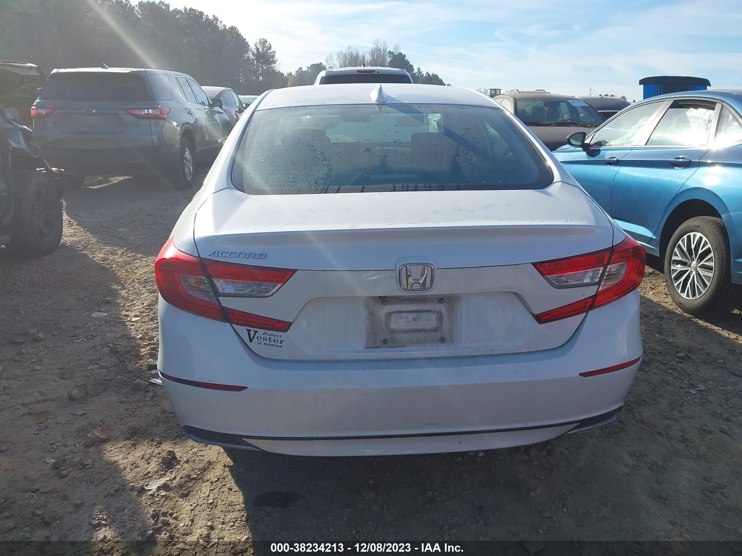 Photo 15 VIN: 1HGCV1F42JA224107 - HONDA ACCORD 